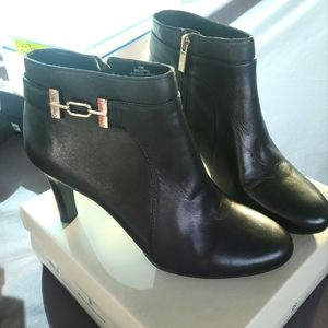 Womens Bandolino Short boots sz 10